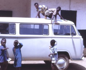 Car_wash_2,_Kamabai,_Sierra_Leone_(West_Africa)_(2024309383)