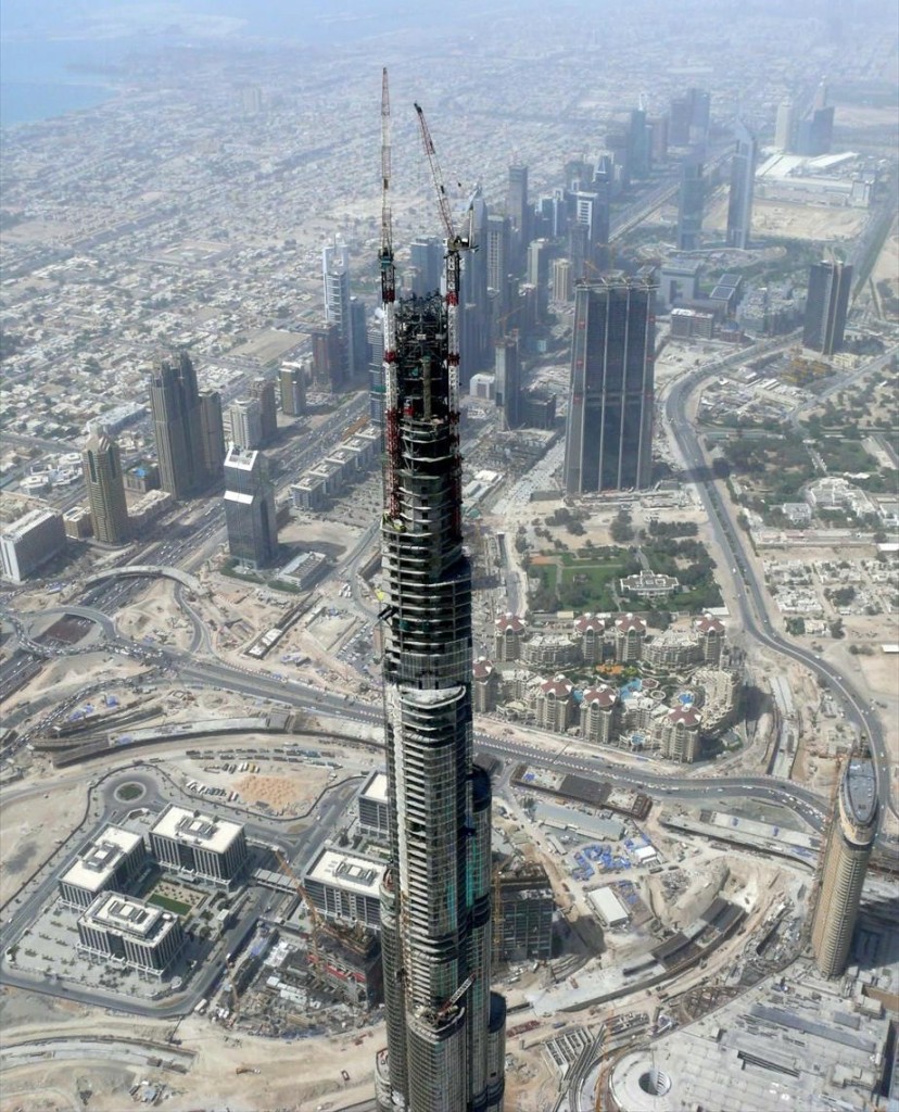 Burj_Dubai_Under_Construction_on_8_May_2008_Pict_2